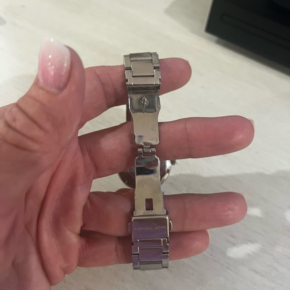 Michael Kors Women’s Watch - Picture 4 of 4